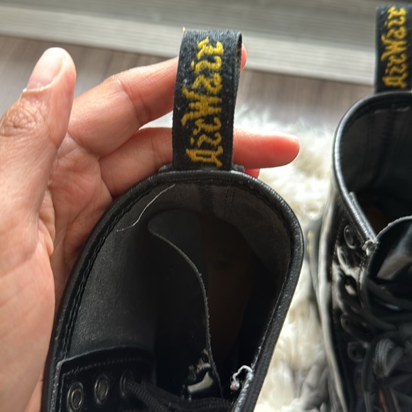 Dr. Martens Women's 1460 Patent Leather Boots Black - Picture 6 of 11